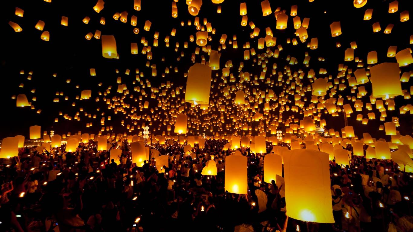 lanterns_released_sky_festival_chiang_mai_province_thailand_20121128.jpg?width=208